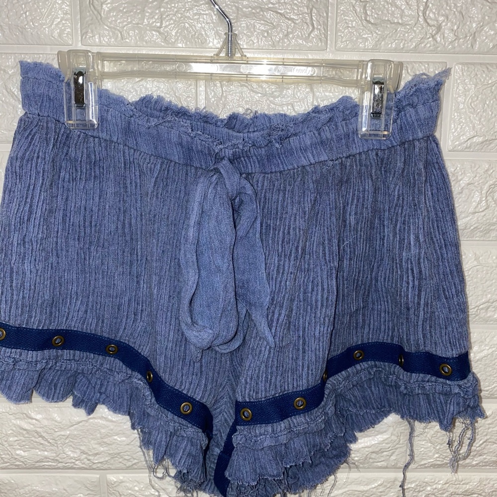 Shorts - Picture 2 of 4